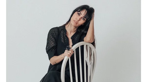 Σαλίνα Γαβαλά: "Μέσα από τα τραγούδια μου προσπαθώ να γίνω καλύτερος άνθρωπος"