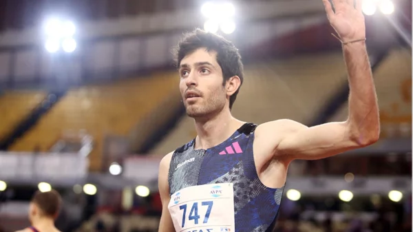 "Piraeus Street Long Jump" με τον Μίλτο Τεντόγλου: Ο Πειραιάς αναβιώνει το άθλημα του άλματος εις μήκος