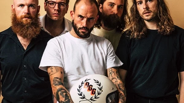 Και δεύτερη ημέρα οι IDLES στο Θέατρο Βράχων