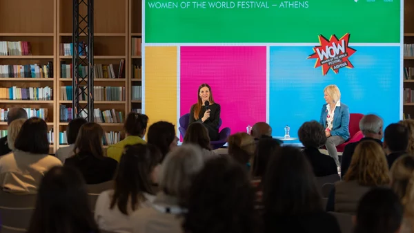 Η Nadya Tolokonnikova των Pussy Riot και η συγγραφέας Deborah Levy στο φεστιβάλ WOW