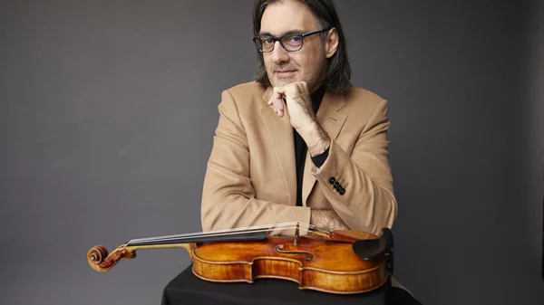 Το Μέγαρο Μουσικής Αθηνών προσκαλεί τον Λεωνίδα Καβάκο στην αρχαία Μεσσήνη