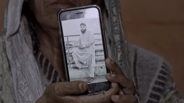 Gas Station ή Τα Περιστέρια της Λαχώρης