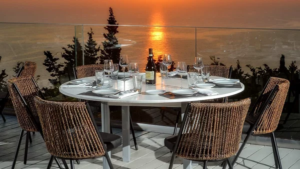 Το S.Pellegrino και το Acqua Panna μάς υποδέχονται στο "Erimitis Bar & Restaurant"