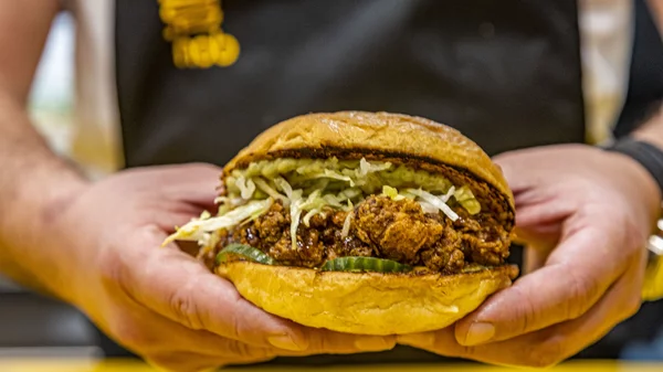 Street και comfort food στο Παγκράτι σε 5 στάσεις