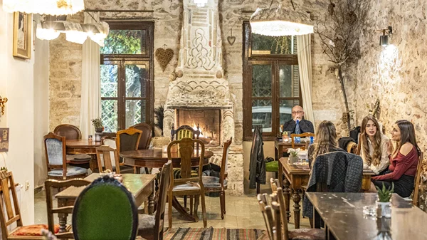 "Cachou": Θερμή ατμόσφαιρα και comfort γεύσεις στον Κεραμεικό