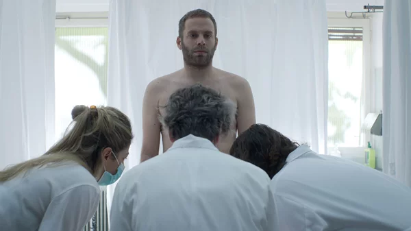 Το "Δεν θέλω να γίνω δυσάρεστος αλλά πρέπει να μιλήσουμε για κάτι πολύ σοβαρό" είναι διαθέσιμο on demand