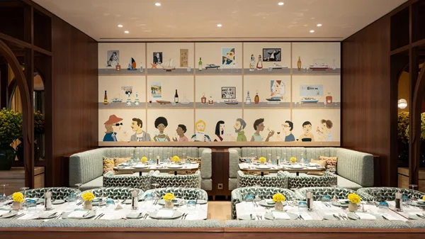 Το "Amber Cellar" αρμενίζει στον Πειραιά