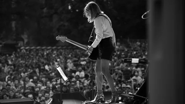 Kim Gordon: Η Αθήνα υποδέχεται μια γυναίκα-σύμβολο για το rock 'n' roll