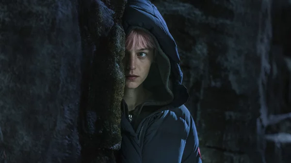 O "Φόνος στην άκρη του κόσμου" με τους Έμα Κόριν και Κλάιβ Όουεν ήρθε στο Disney+