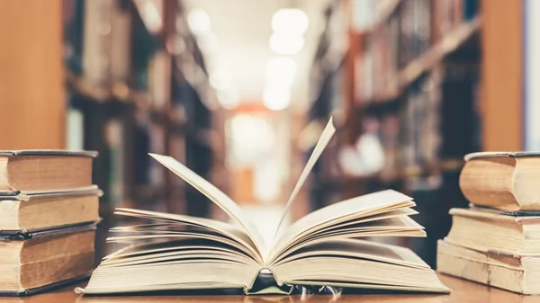 Οι προσφορές στο e-shop των βιβλιοπωλείων του ΜΙΕΤ συνεχίζονται