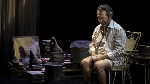 O Χρήστος Χατζηπαναγιώτης σε έργα του Ιάκωβου Καμπανέλλη