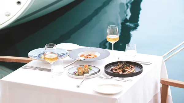 "Fishkardo": Εκλεπτυσμένες θαλασσινές γεύσεις στο κοσμοπολίτικο Φισκάρδο