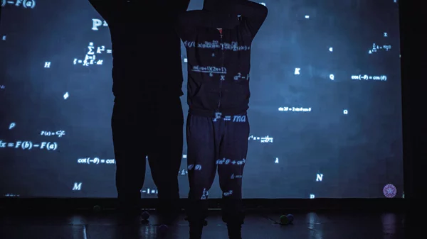 Πώς συνδέεται ο μαθηματικός Κωνσταντίνος Καραθεοδωρής με το θέατρο;