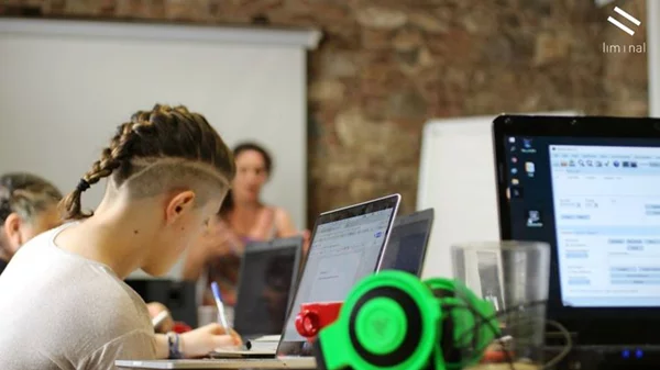 Eξ αποστάσεως εργαστήρια δημιουργικής γραφής από τον "ΙΑΝΟ"