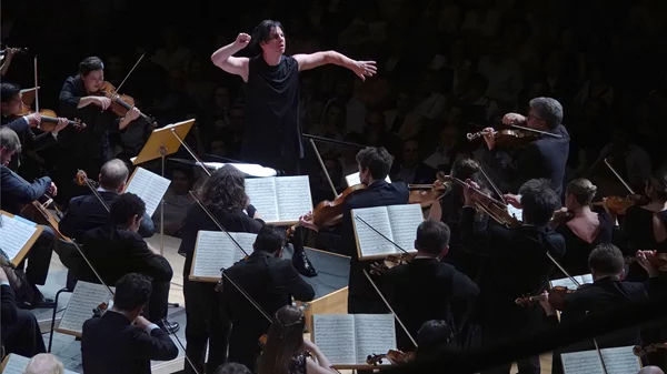 Εντυπωσιακές συναυλίες Κουρεντζή και Κων/νου Καρύδη στο Μέγαρο: Δύο προσωπικότητες και ερμηνευτικές προσεγγίσεις στους αντίποδες