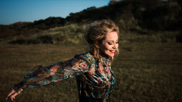 Η Anneke Van Giersbergen γυρίζει την Ελλάδα