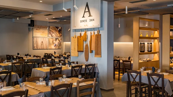 S.Pellegrino: Μας υποδέχεται στην "Αυλή" στη Ροδόπολη