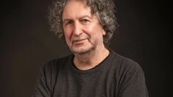 Ο  "Πλανόδιος"  του Γιώργου Καζαντζή κάνει στάση στον Σταυρό του Νότου