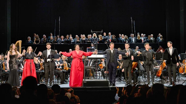 Εξαιρετικό "Boulevard des Italiens" – Χλιαρό "¡Viva España!" στα "Ολύμπια"