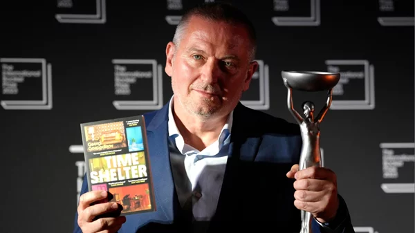 Στον Georgi Gospodinov το Διεθνές Βραβείο Booker 2023 για το "Χρονοκαταφύγιο"