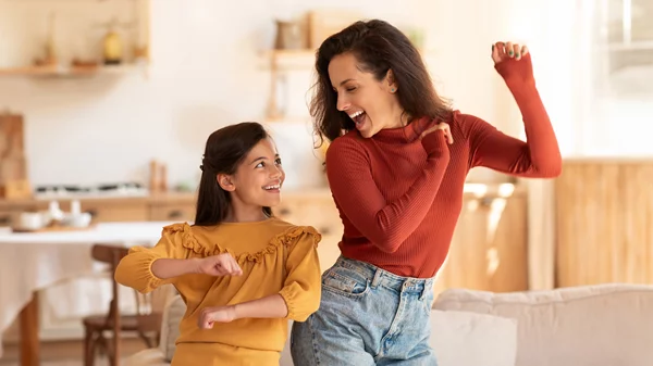 5 συμπεριφορές που έχουν οι γονείς παιδιών με αυτοπεποίθηση και αποφασιστικότητα