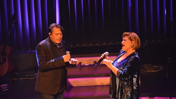 Άνοδος Live Stage: συνεχίζονται οι εμφανίσεις του Γιάννη Κότσιρα με τη Γιώτα Νέγκα