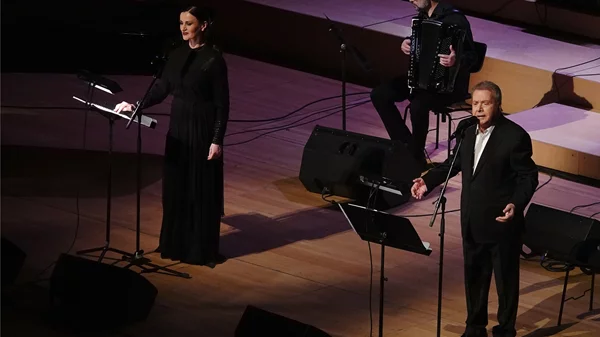 "Οι ποιητές μας τραγουδούν": Ο Μανώλης Μητσιάς και η Καρυοφυλλιά Καραμπέτη επιστρέφουν στον "Παρνασσό"