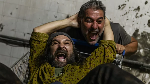 Συνεχόμενα sold out για την παράσταση "Άνθρωποι και ποντίκια" του Βασίλη Μπισμπίκη