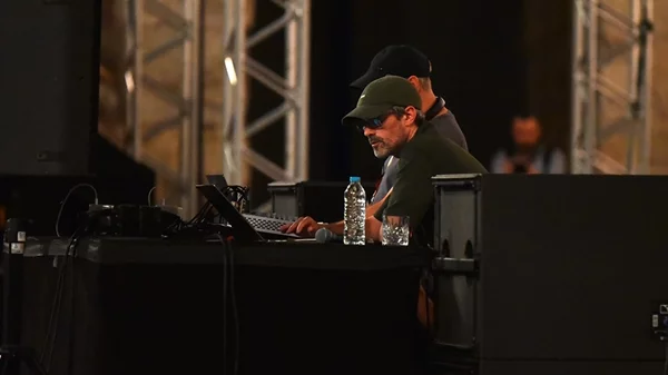 Autechre: Σινιάλα ηλεκτρονικής ευφυΐας σε ένα "σκοτεινό" Ηρώδειο