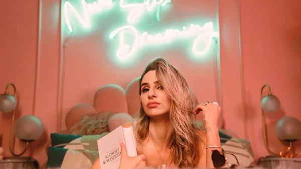 Λατρέψαμε τη νέα διασκευή της Kid Moxie στο Maestro του Χριστόφορου Παπακαλιάτη