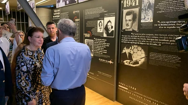 Τρίκαλα: Η Υπουργός Πολιτισμού εγκαινίασε το Μουσείο Τσιτσάνη και το Δίδυμο Οθωμανικό Λουτρό