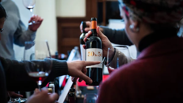 Ελλάδα & Ιταλία "δοκίμασαν" μαζί τα πιο εκλεκτά κρασιά σερβίροντας το πιο πολυπολιτισμικό οινικό γεγονός