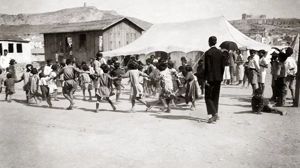 Ιστορικές φωτογραφίες απεικονίζουν την άφιξη των Αρμένιων προσφύγων στην Ελλάδα