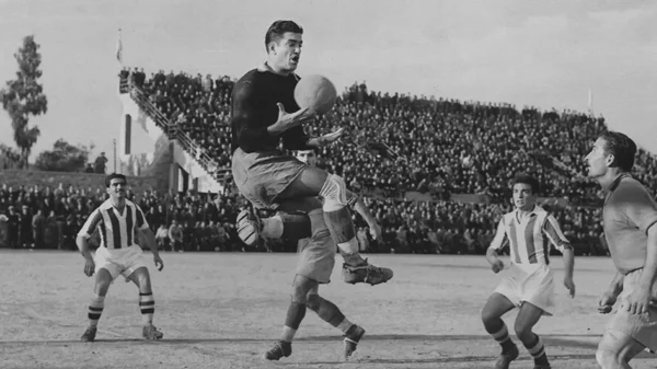 "Τα χρόνια της αθωότητας": Η ιστορία του ελληνικού ποδοσφαίρου στην ΕΡΤ3