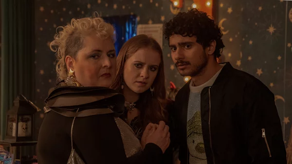 Το "Extraordinary" βρετανικό sit-com επιστρέφει στο Disney+