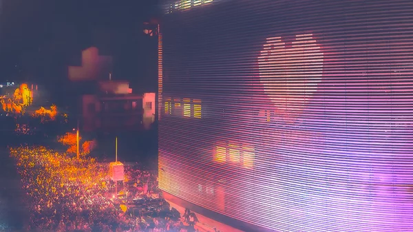 Ξέφρενο "Block Party" στη γειτονιά του Νέου Κόσμου από τη Στέγη