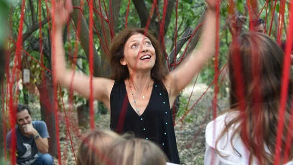 "Μια γιρλάντα παραμύθια": Ένα εργαστήρι για μικρούς και μεγάλους