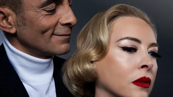 Ανεβαίνουμε "Στο πέμπτο σκαλοπάτι" και γινόμαστε μάρτυρες μιας εν ψυχρώ δολοφονίας