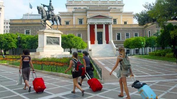 Σταδίου: Πώς ξαναμπαίνει στον εμπορικό χάρτη της Αθήνας