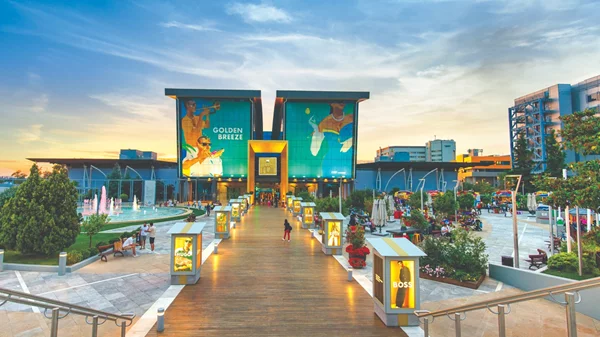 Golden Hall: Αυτό το καλοκαίρι είναι pop art