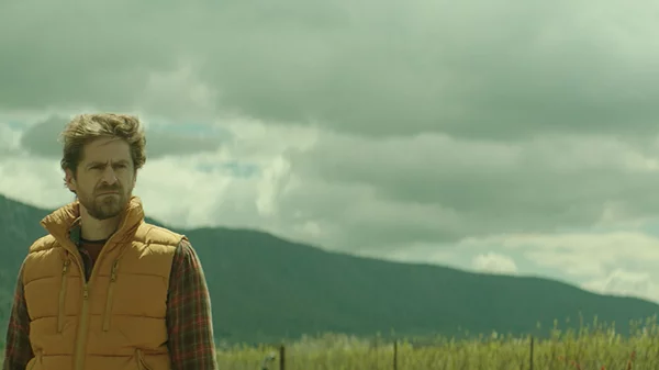 Ο Θωμάς Τσαλαπάτης γράφει για την "Αγέλη Προβάτων"