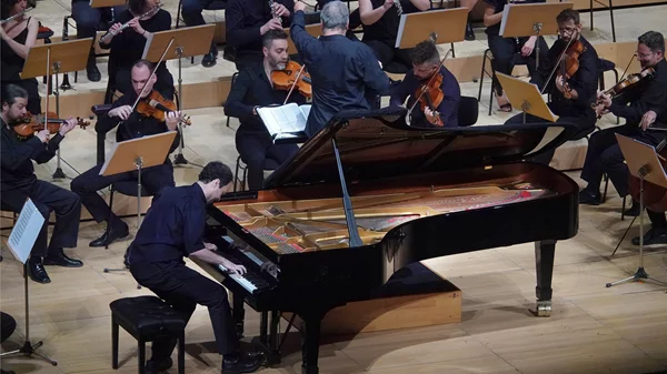 Εμβαθύνοντας στη μουσική με τη "Φιλαρμόνια": συναυλίες με σπάνια έργα και σολίστ επιπέδου (Τροχόπουλος, Χατζηνικολάου, Μαραγκού)