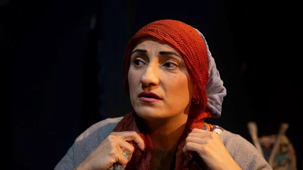 "Κάτι λείπει": Ένας μονόλογος για την ανθρώπινη συνθήκη στο Θέατρο Φούρνος