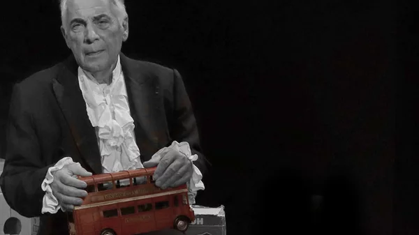 Ο "Τσέχοφ κι εγώ": μια σουρεαλιστική ιλαροτραγωδία στο Θέατρο Παραμυθίας