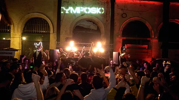 Μετά την εμπειρία "Σymposio" δεν θα ξαναδούμε ποτέ τη Βαρβάκειο με το ίδιο μάτι