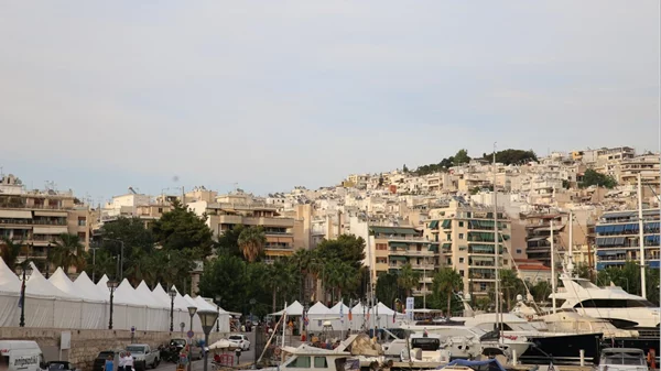 Συναντήσεις με συγγραφείς, εικαστικά και πολλές εκπλήξεις στην 35η Έκθεση Βιβλίου Πειραιά