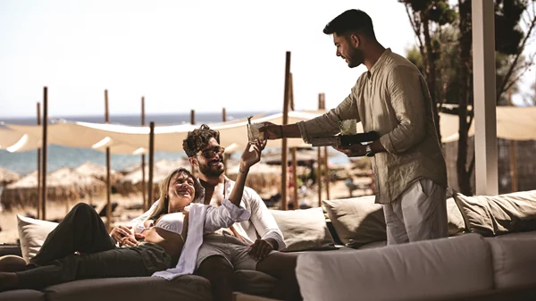 "The Bay Hotel & Suites": Ένα μοναδικό ησυχαστήριο στη Ζάκυνθο