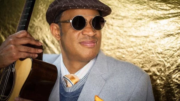 Ο βιρτουόζος τζαζ κιθαρίστας Raul Midón στην σκηνή του Gazarte