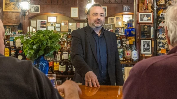 Η Αθήνα των Συγγραφέων | Δημήτρης Μανιάτης: "Οι σημερινοί Αθηναίοι βλέπουν την πόλη τους ως αναγκαίο κακό"