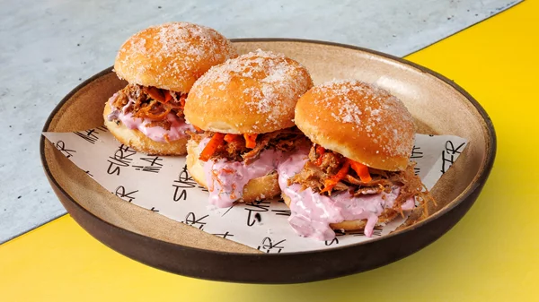 Το Surfer Maya ταξιδεύει στην Ελούντα